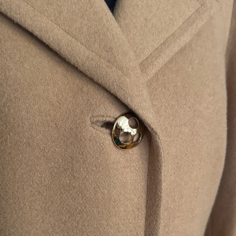 Elegant Tan Camel Hair Coat - Picture 3 of 13